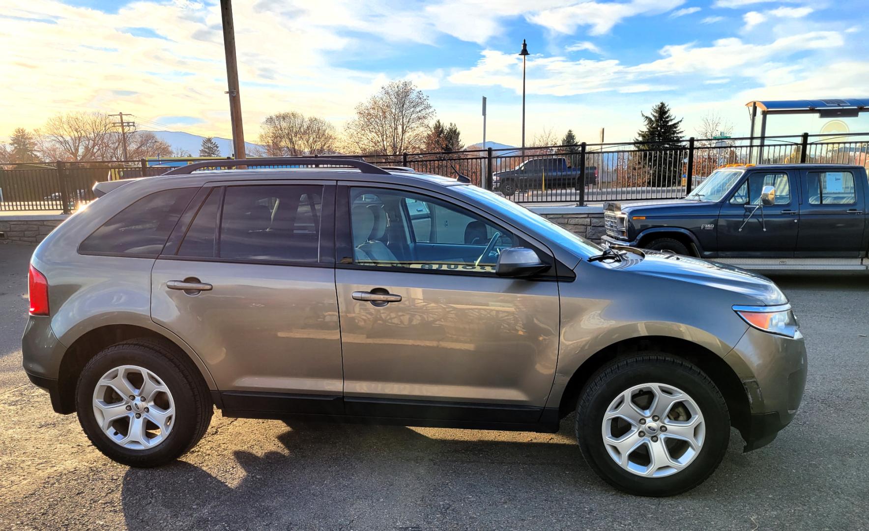 2013 Grey /Gray Ford Edge SEL (2FMDK4JC9DB) with an 3.5L V6 engine, 6-Speed Automatic transmission, located at 450 N Russell, Missoula, MT, 59801, (406) 543-6600, 46.874496, -114.017433 - Nice All Wheel Drive. Air. Cruise. Tilt. Power Windows and Locks. Bluetooth. Nice Cooper Tires. - Photo#4